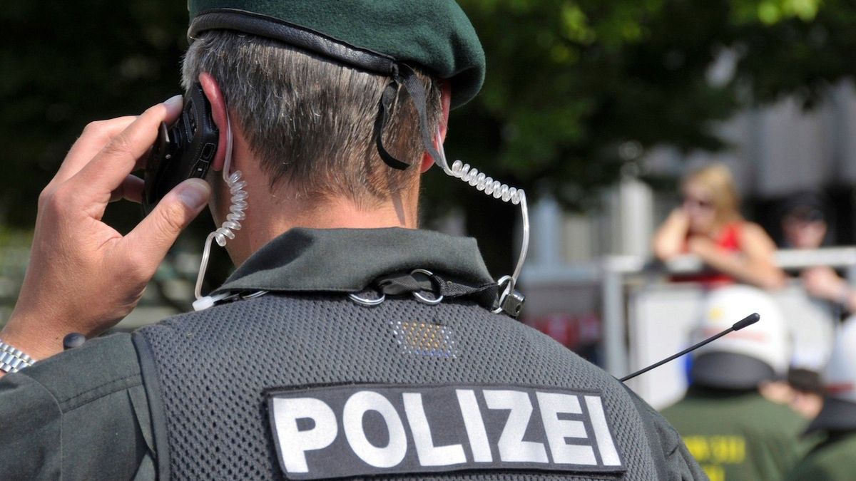 V Německu útočil před školou muž. Těžce pobodal ženu a sedmileté dítě